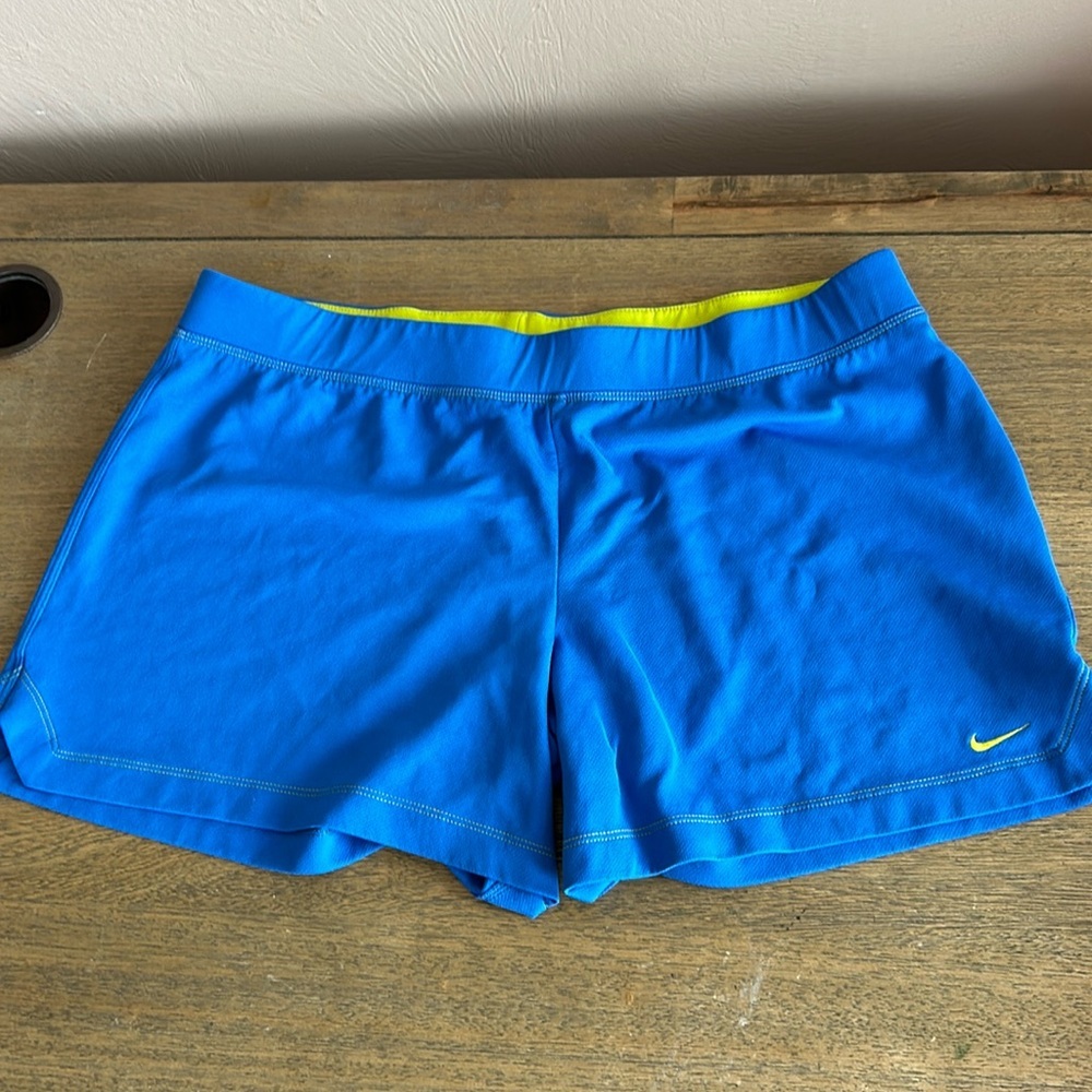 Nike Performance Women’s Shorts. Elastic Waist. Size XL.